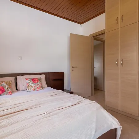 La Isla With Private Pool Villa Mouzákion
